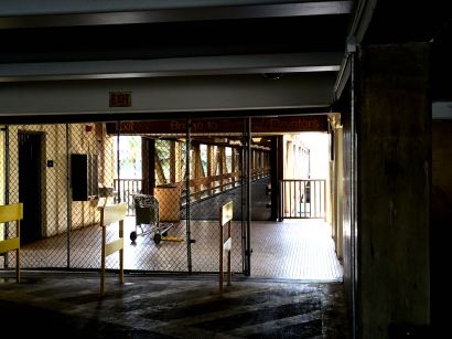 A "hidden" open door at the Honolulu airport parking garage